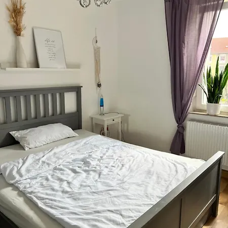 Messe Und U-bahn Naehe Maffeiplatz 뉘른베르크